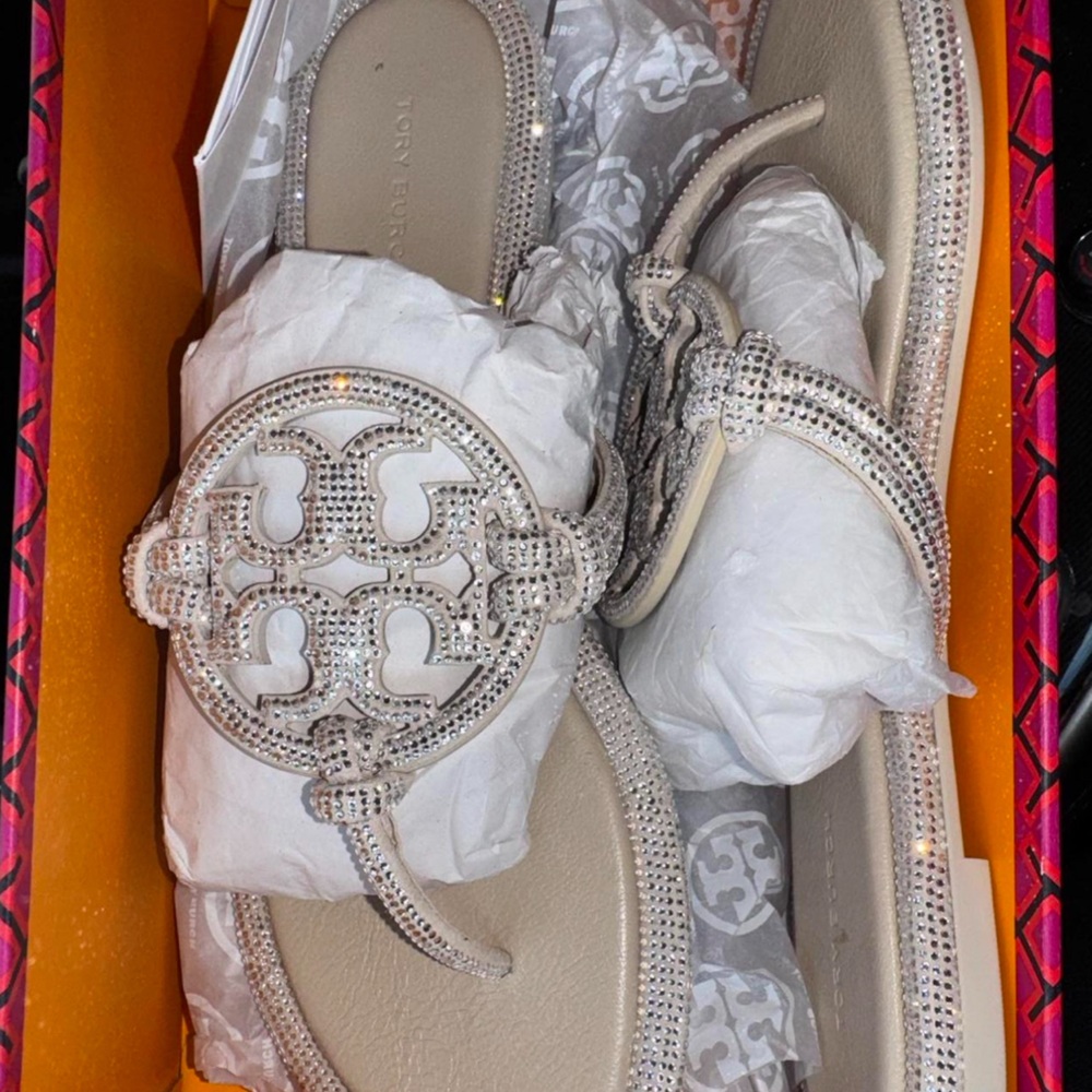 Tory Burch MILLER KNOTTED PAVE
EMEBLLISHED CRYSTAL NWT